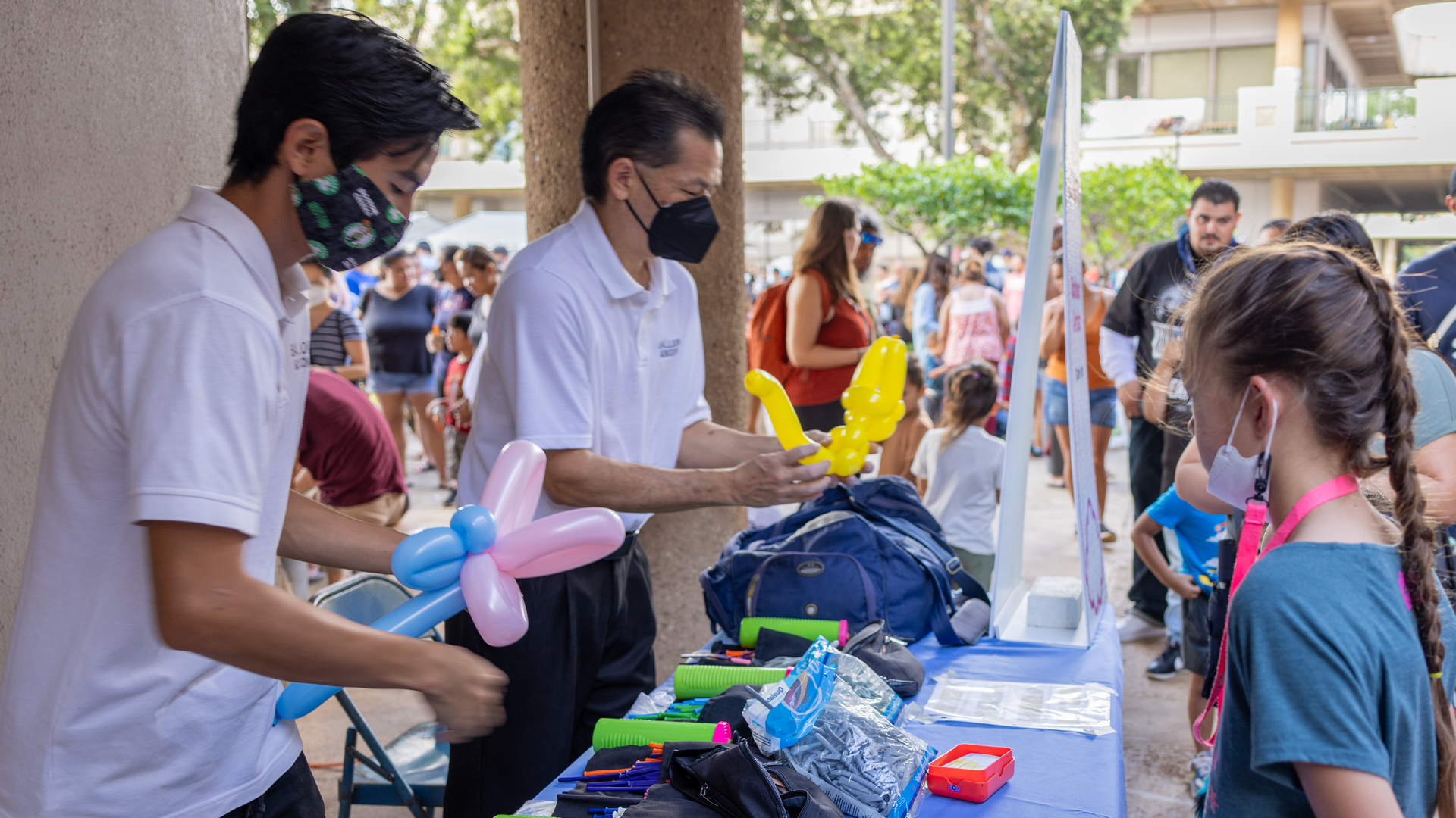 Balloon Monsoon making balloons for keiki